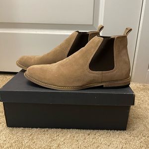 Chelsea boots (NEW)